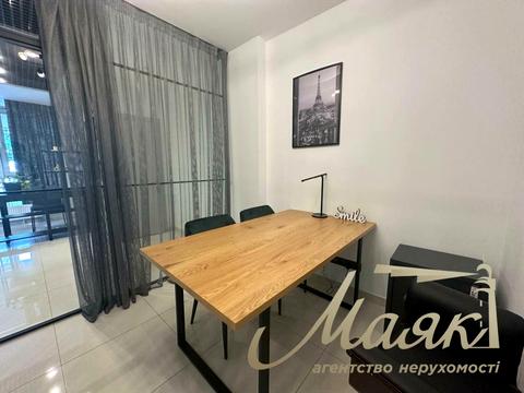 комерційна за адресою Джона Маккейна вул. (Івана Кудрі), 26