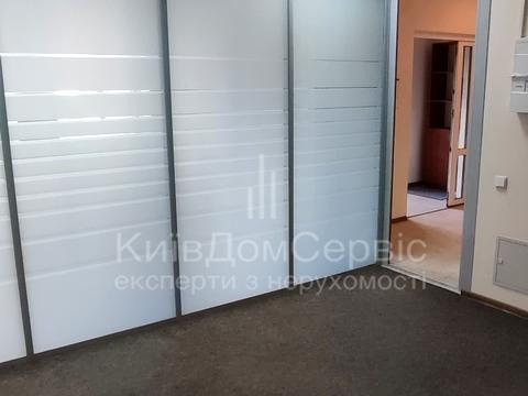 комерційна за адресою Дмитрівська вул., 52-Б