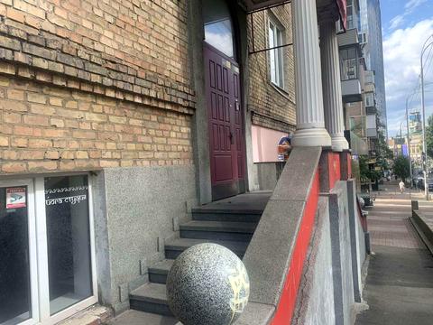 комерційна за адресою Лесі Українки бульв., 6