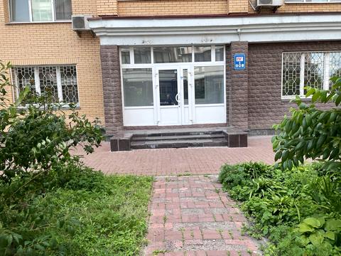 комерційна за адресою Володимира Івасюка просп. (Героїв Сталінграду), 8