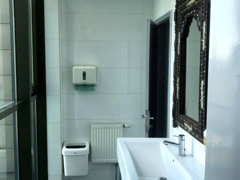 комерційна за адресою Басейна вул., 4а