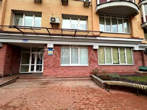 комерційна за адресою Володимира Івасюка просп. (Героїв Сталінграду), 4