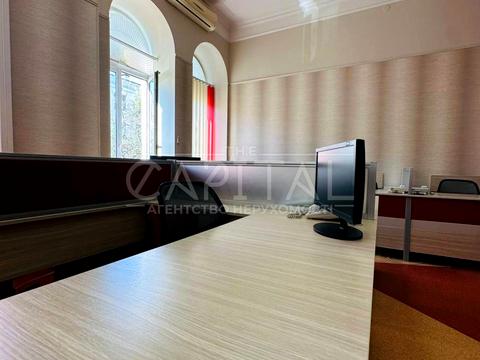 комерційна за адресою Володимирська вул., 65