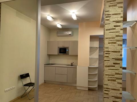 комерційна за адресою  Українських Героїв пл. (Льва Толстого), 3
