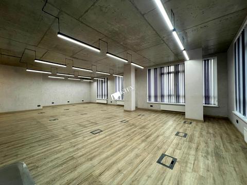 комерційна за адресою Жилянська вул., 68