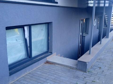 комерційна за адресою Радистів вул., 24