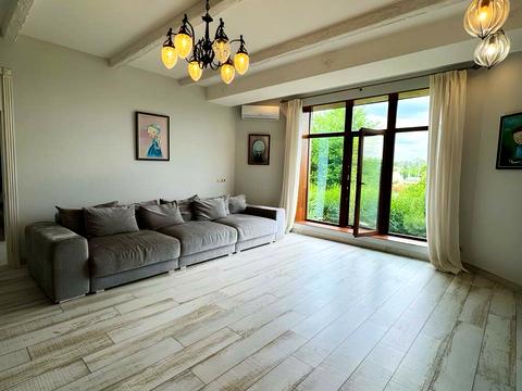 будинок за адресою Дніпрова, 31Б