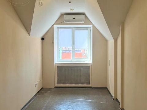 комерційна за адресою Королеви Єлизавети ІІ вул. (Глинки), 1