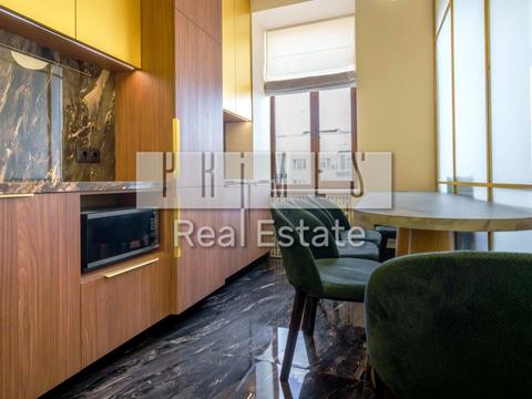 комерційна за адресою Велика Васильківська вул. (Червоноармійська), 43/16