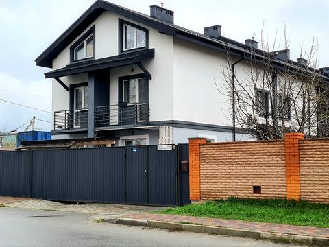 будинок за адресою Героїв Небесної Сотні просп.