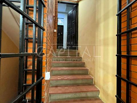 комерційна за адресою Малопідвальна вул., 6