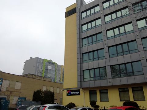 комерційна за адресою Кам'янецька вул., 1