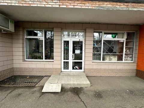 комерційна за адресою Космонавтів вул., 38а