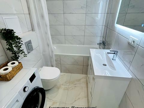 квартира за адресою Яблунева вул., (вул. Радісна, 4)