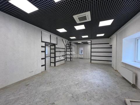 комерційна за адресою Івана Франка вул., 2б