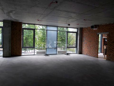 комерційна за адресою Деміївська вул., 27