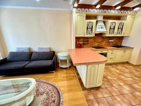 квартира за адресою Королеви Єлизавети ІІ вул. (Глинки), 2