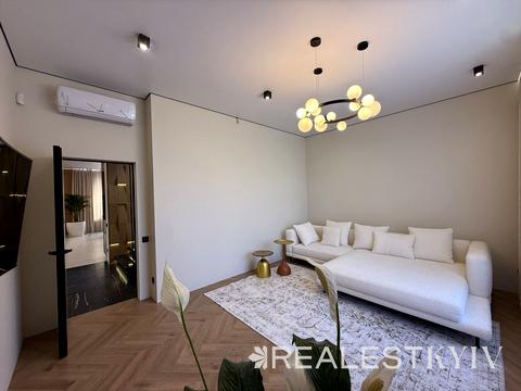 будинок за адресою Квітнева вул.