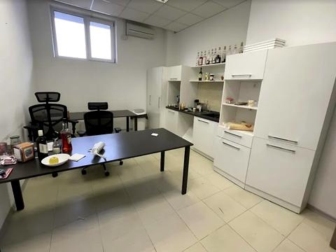 комерційна за адресою Євгена Коновальця вул. (Щорса), 36д
