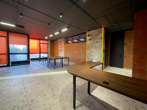 комерційна за адресою Джона Маккейна вул. (Івана Кудрі), 1