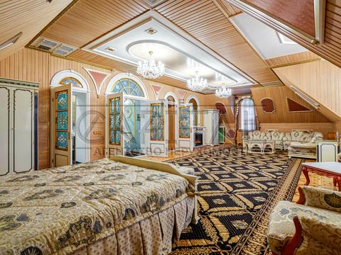 комерційна за адресою Патріарха Володимира Романюка вул. (Жовтнева), 2Б