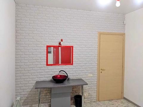 комерційна за адресою Кам'янецька вул., 118