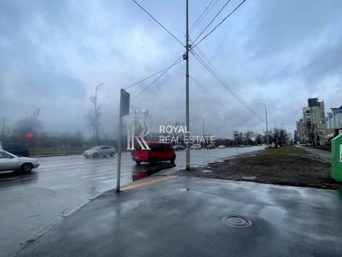 комерційна за адресою Дніпровська набережна вул., 13