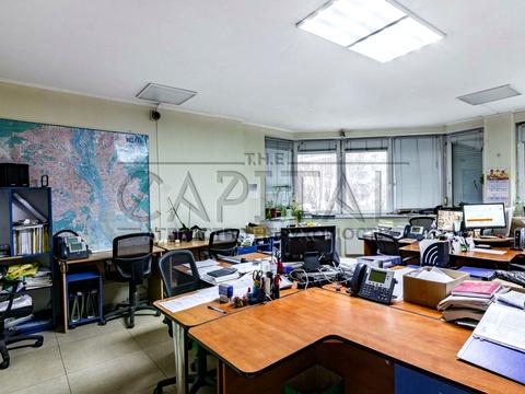 комерційна за адресою Раїси Окіпної вул., 4-А
