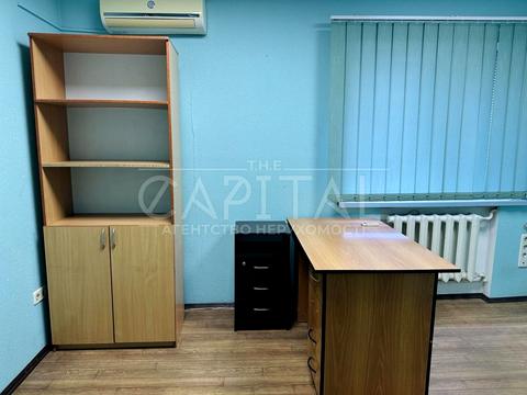 комерційна за адресою Академіка Заболотного вул., 1