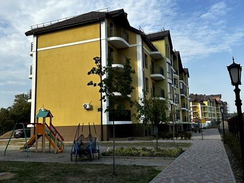 комерційна за адресою Фельдмана вул., 1/2