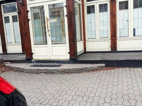 комерційна за адресою Героїв Майдану вул. (Театральна), 10