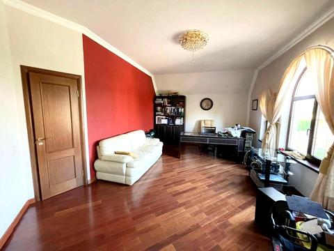 будинок за адресою с. Нові Безрадичі, пісчана