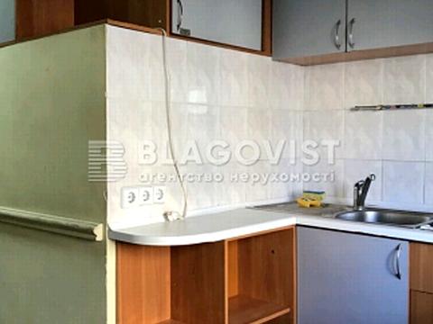 комерційна за адресою Оболонська вул., 39