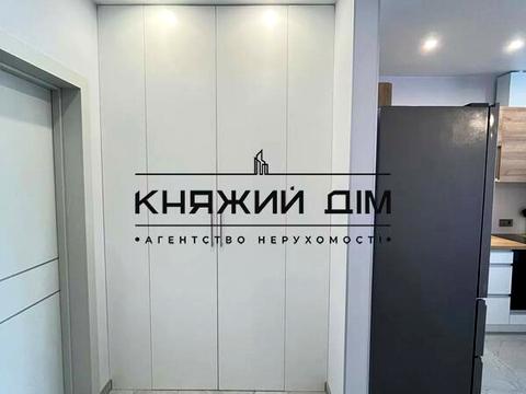 квартира за адресою Дніпровська набережна вул., 17В