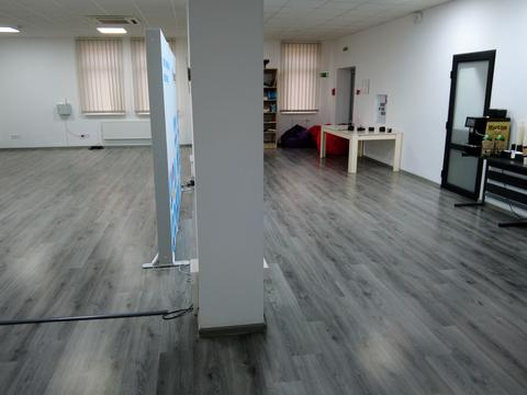 комерційна за адресою Кам'янецька вул., 1