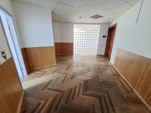 комерційна за адресою Братська вул., 6