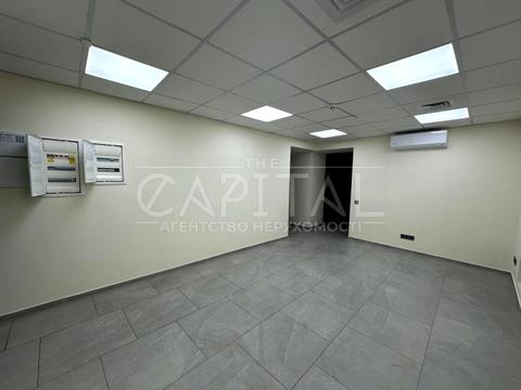 комерційна за адресою Володимирська вул., 6