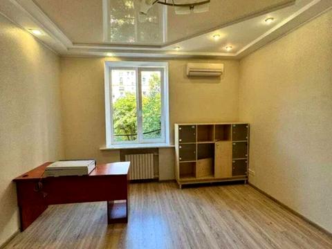 комерційна за адресою Прорізна вул., 4