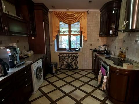 будинок за адресою Довга вул.