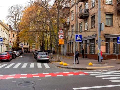 комерційна за адресою Князів Острозьких вул. (Московська), 5/2а