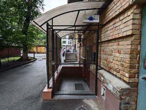 комерційна за адресою Кропивницького вул., 18