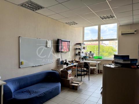 комерційна за адресою Раїси Окіпної вул., 4-Б