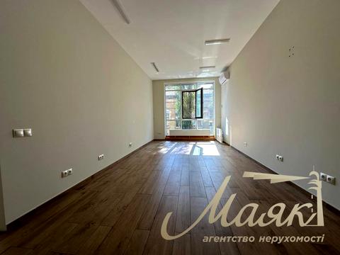 комерційна за адресою Джона Маккейна вул. (Івана Кудрі), 26