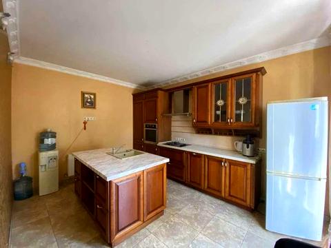 будинок за адресою Богатирська вул., 42