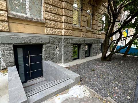 комерційна за адресою Конотопська вул., 8