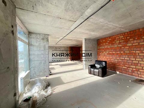 комерційна за адресою Дніпровська набережна вул., 17В