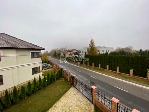 будинок за адресою Набережна вул.