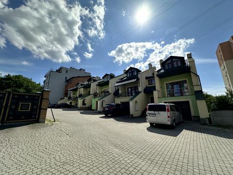 будинок за адресою Василя Сухомлинського вул.