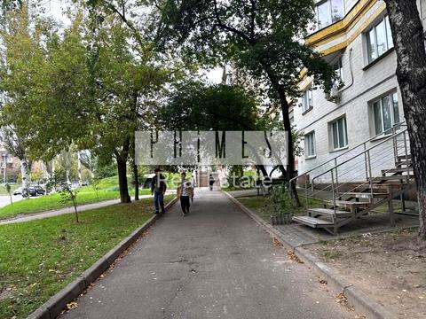 комерційна за адресою Миколи Міхновського бульв. (Дружби Народів), 32