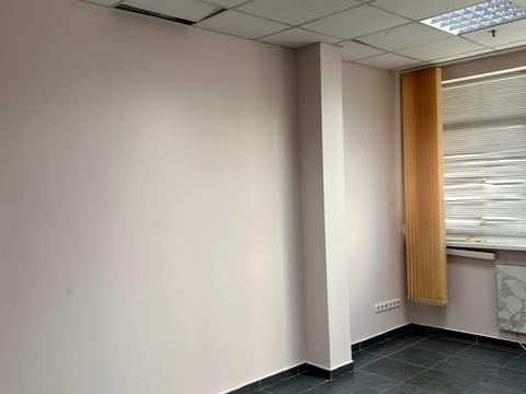 комерційна за адресою Дніпровська набережна вул., 25а